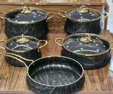 سرویس قابلمه ۹ پارچه برند لاکچری( کار ترک) مشکی با رگه طلایی