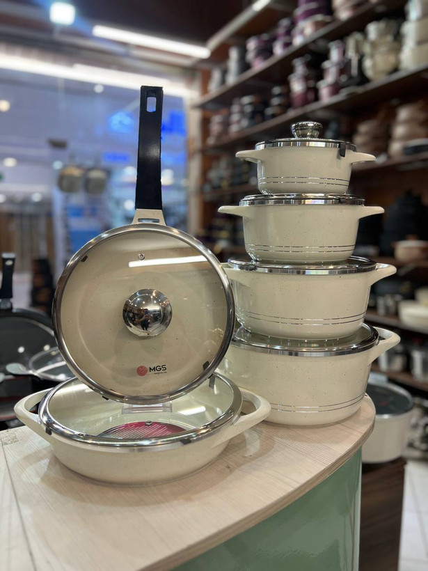 قیمت و خرید سرویس قابلمه ۱۵ پارچه mgs ام جی اس رنگ کرم